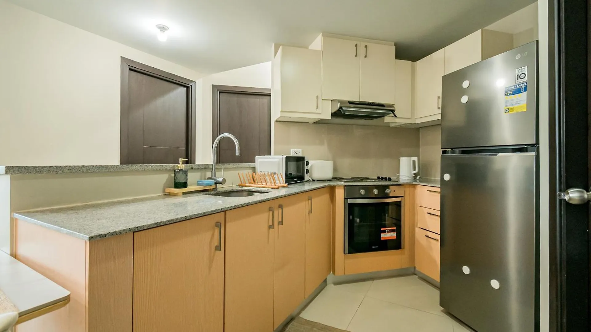 Skyline Serenity 2BR Suite w Balcony Uptown BGC Manila